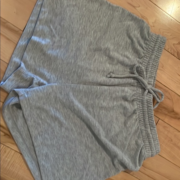 Aritzia lounge shorts - Picture 1 of 4